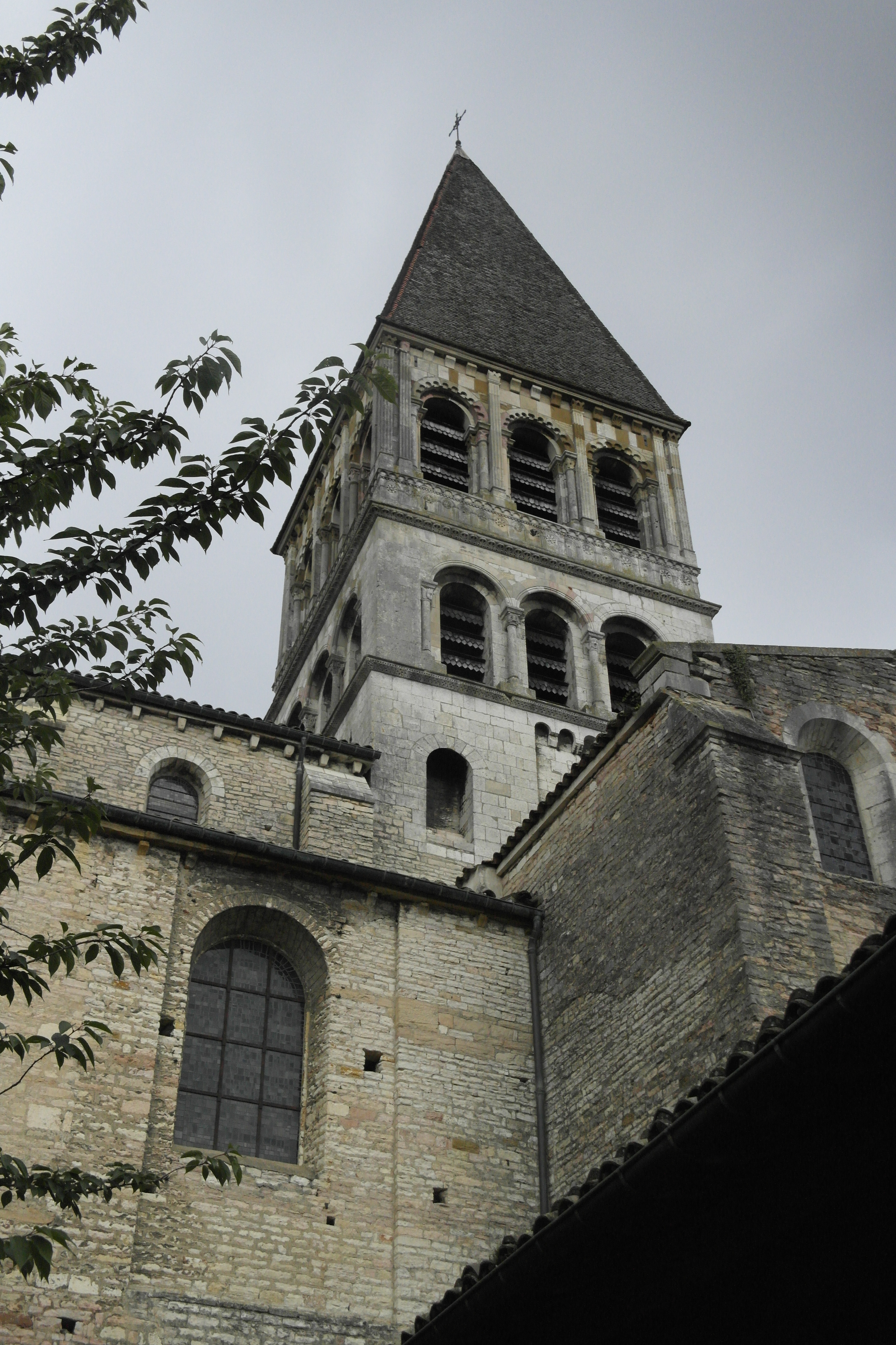 clocher d'église à Tournus, en Bourgogne