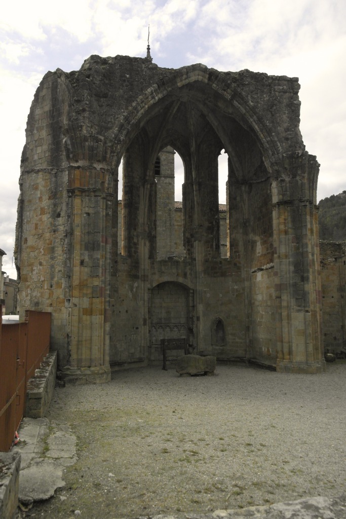 chapelle d'un choeur gothique en ruine
