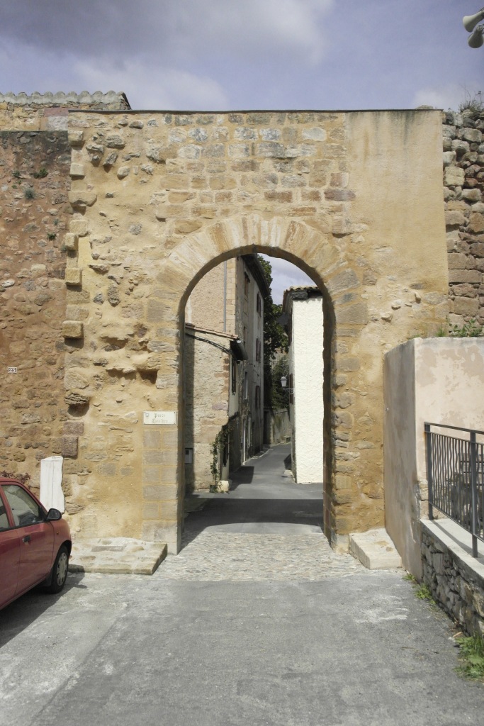 porte d'entrée dans Alet-les-Bains