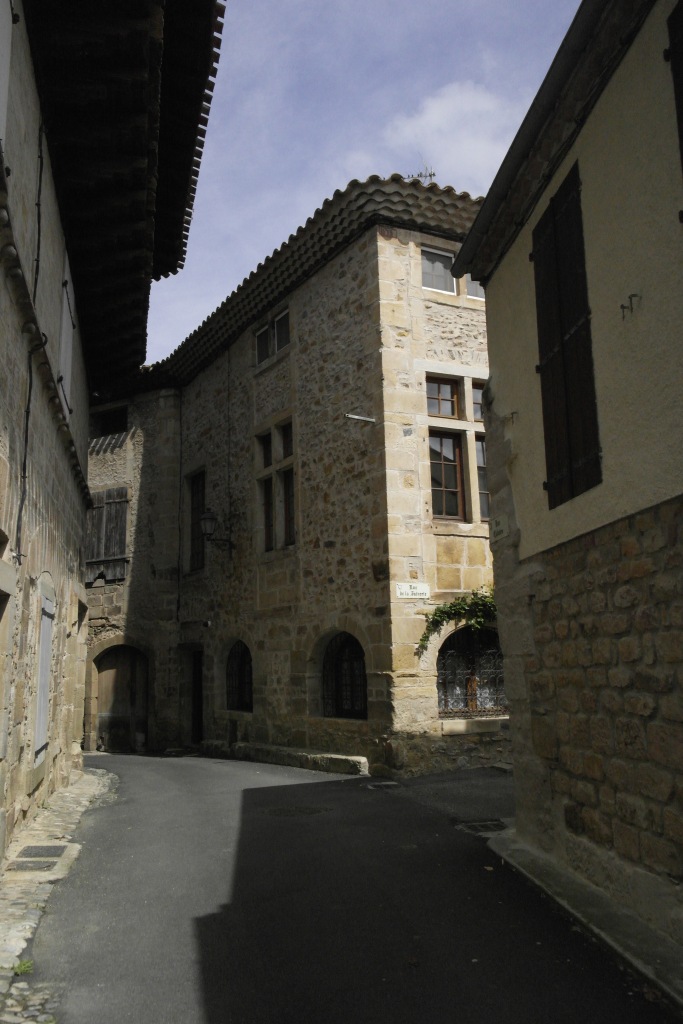angle de maison médiévale fenêtre à croisées et meneaux